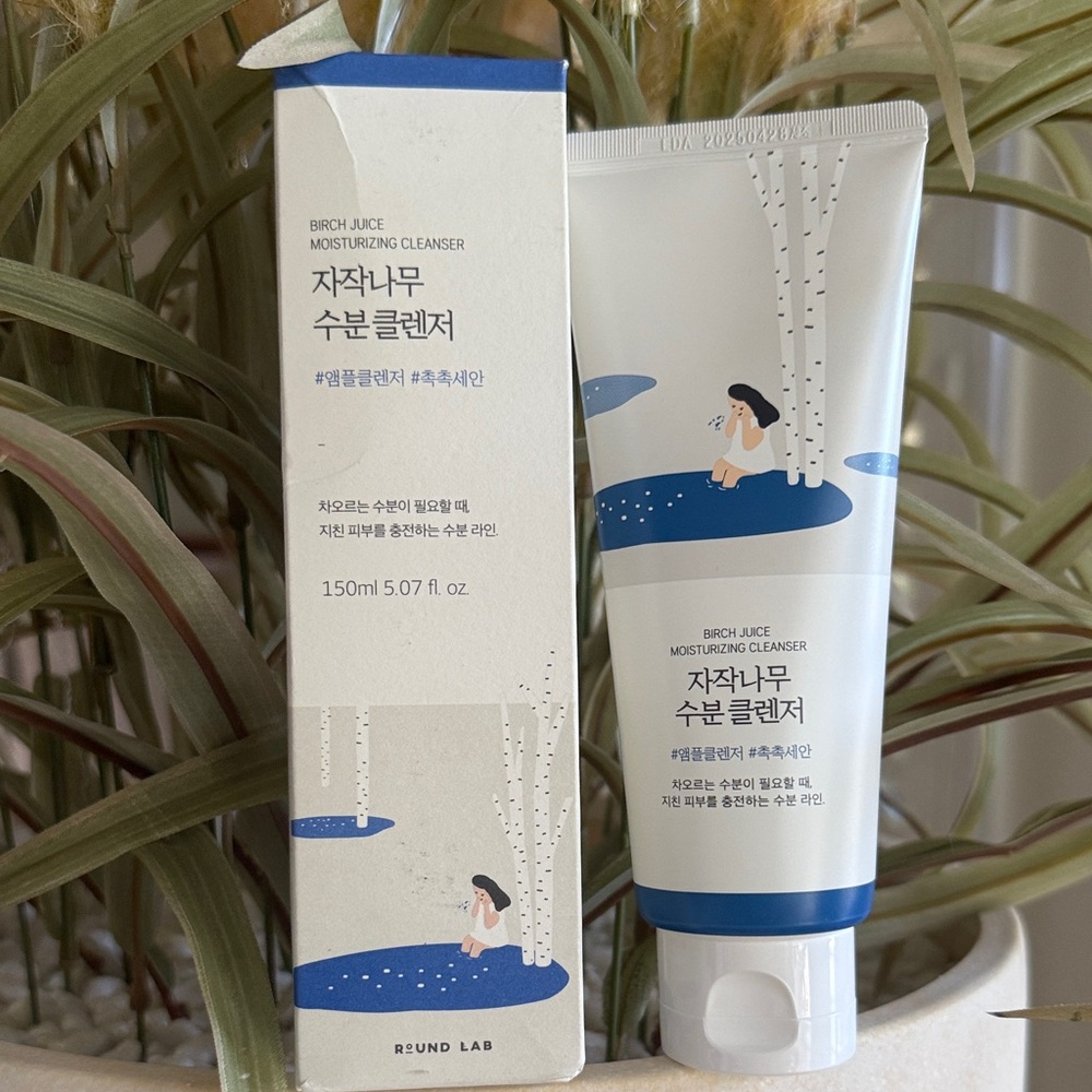 Birch Juice Moisturizing Cleanser - Blue and White